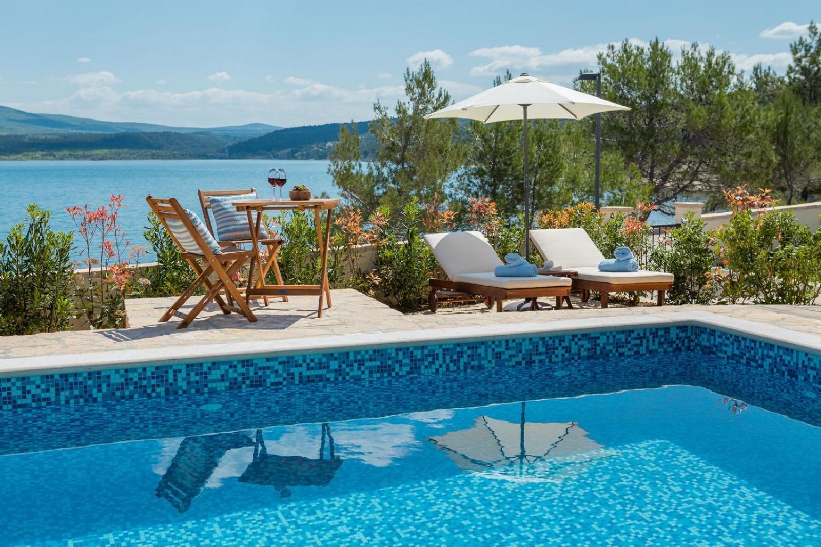 Seafront Noah With Heated Pool Villa Pridraga